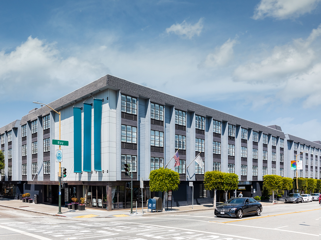 Entrance and exterior of Marriott Vacation Club timeshare in San Francisco